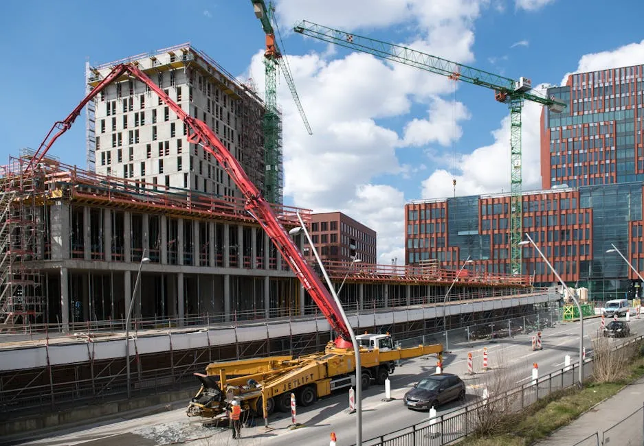 specjalistyczna pompa do betonu pracująca na nowoczesnym placu budowy